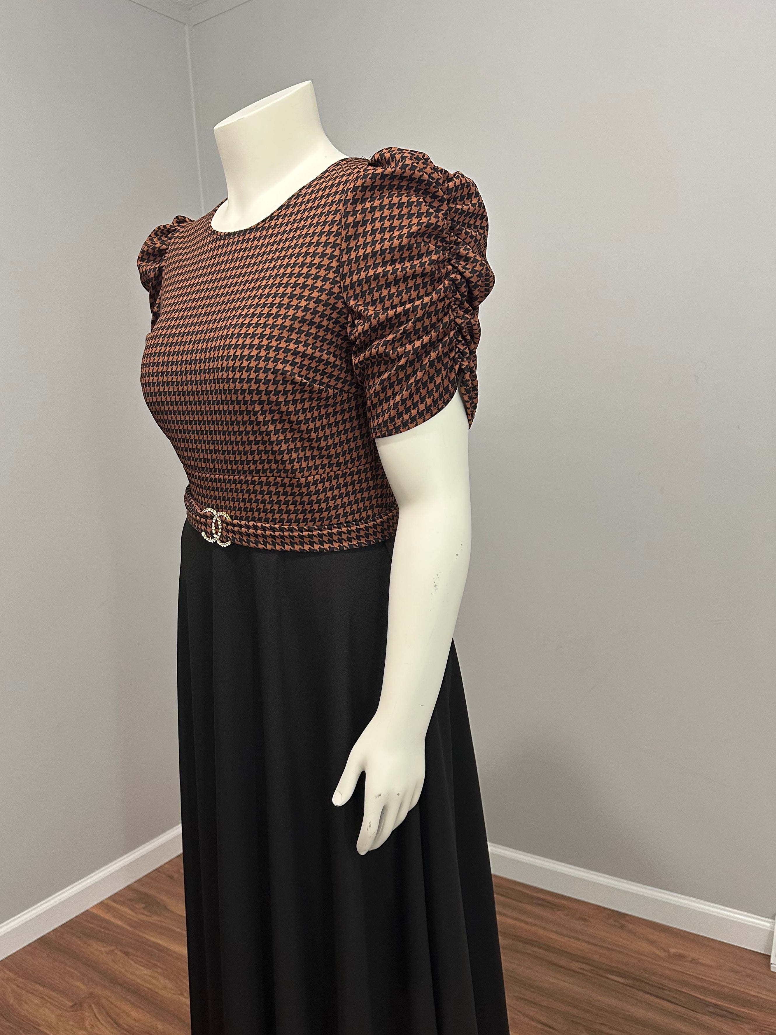 Vestido Midi Elegante con Estampado Café y Falda Negra