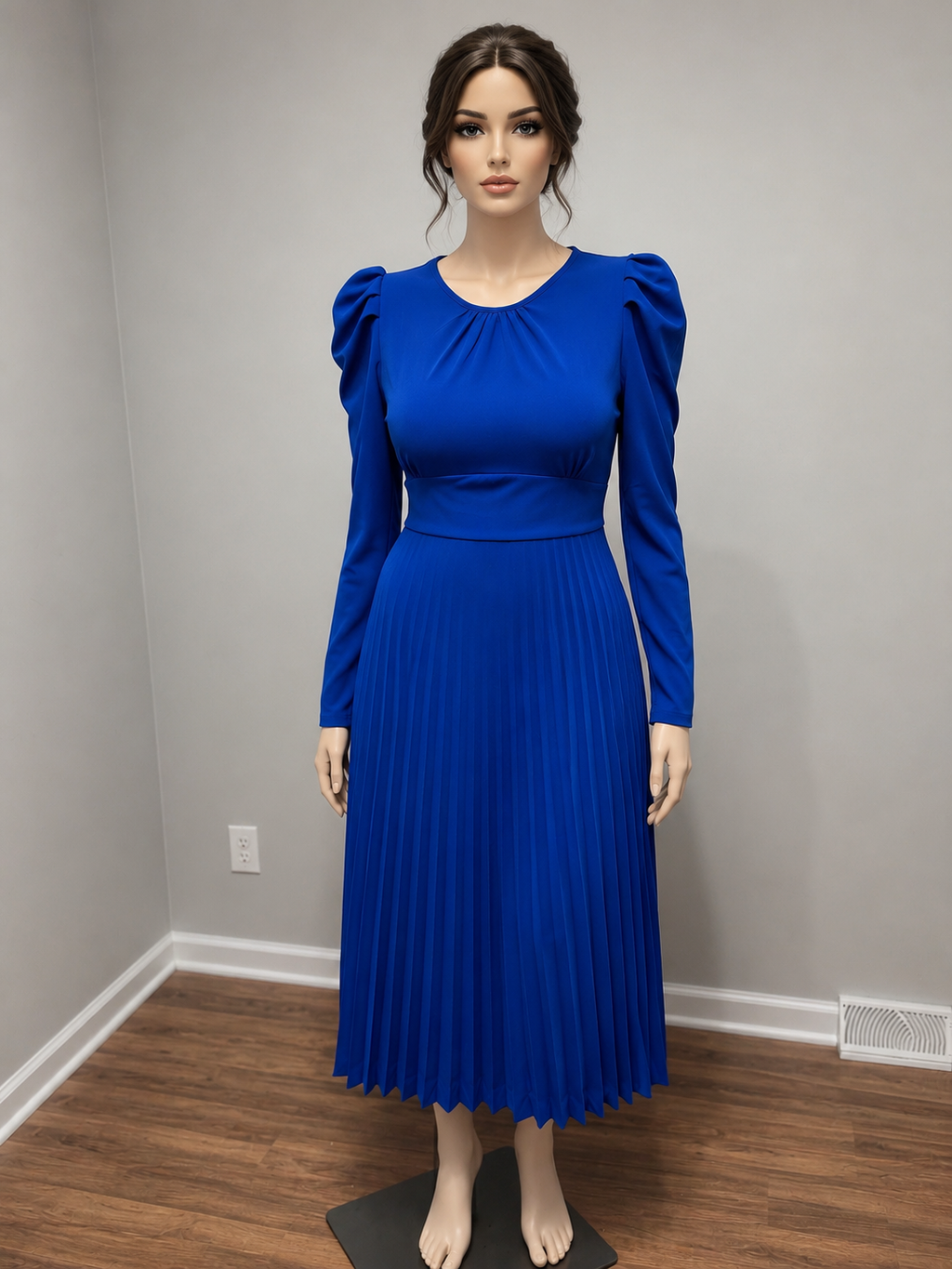 Vestido Plisado Azul Rey – Elegancia que Destaca