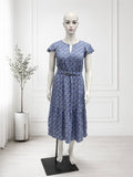 Vestido azul con estampado floral